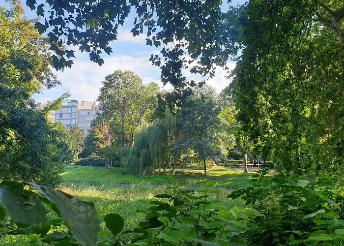Lovely Two Bedroom Apartment With Free Parking
