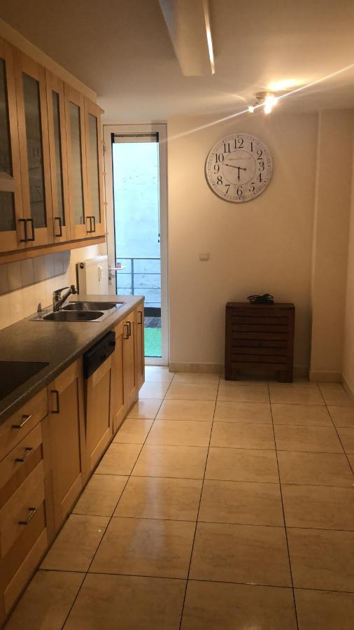 Apartment Lovely Two Bedroom With Free Parking *