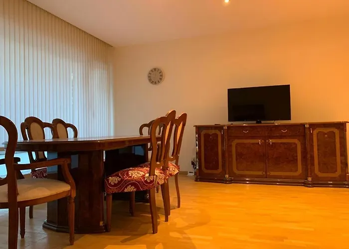 Lovely Two Bedroom Apartment With Free Parking